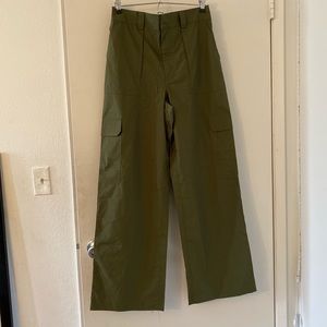 super cute cotton on green cargo pants🤍